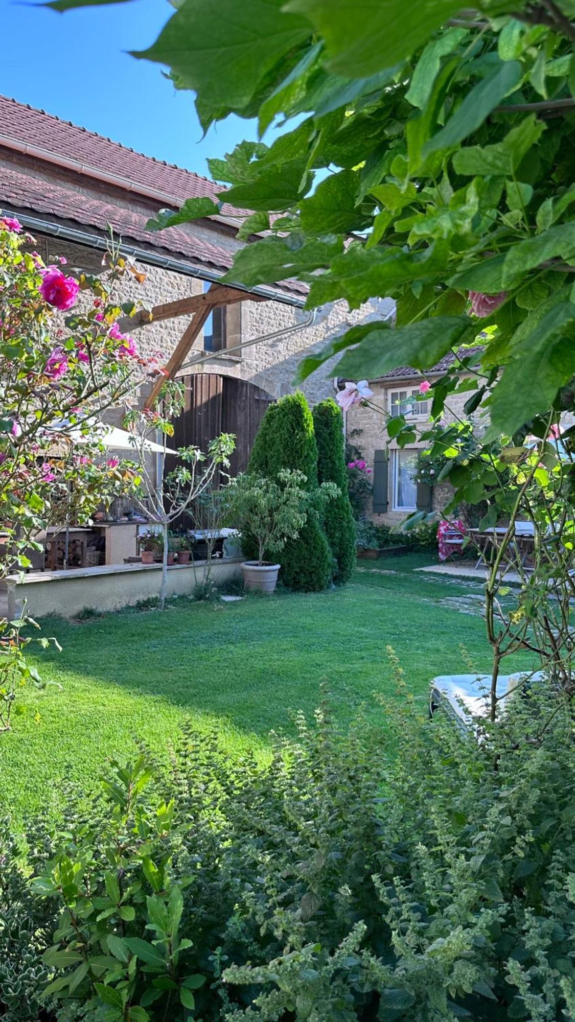 La Cour Des Delices Acomodação com café da manhã Gigny  Exterior foto