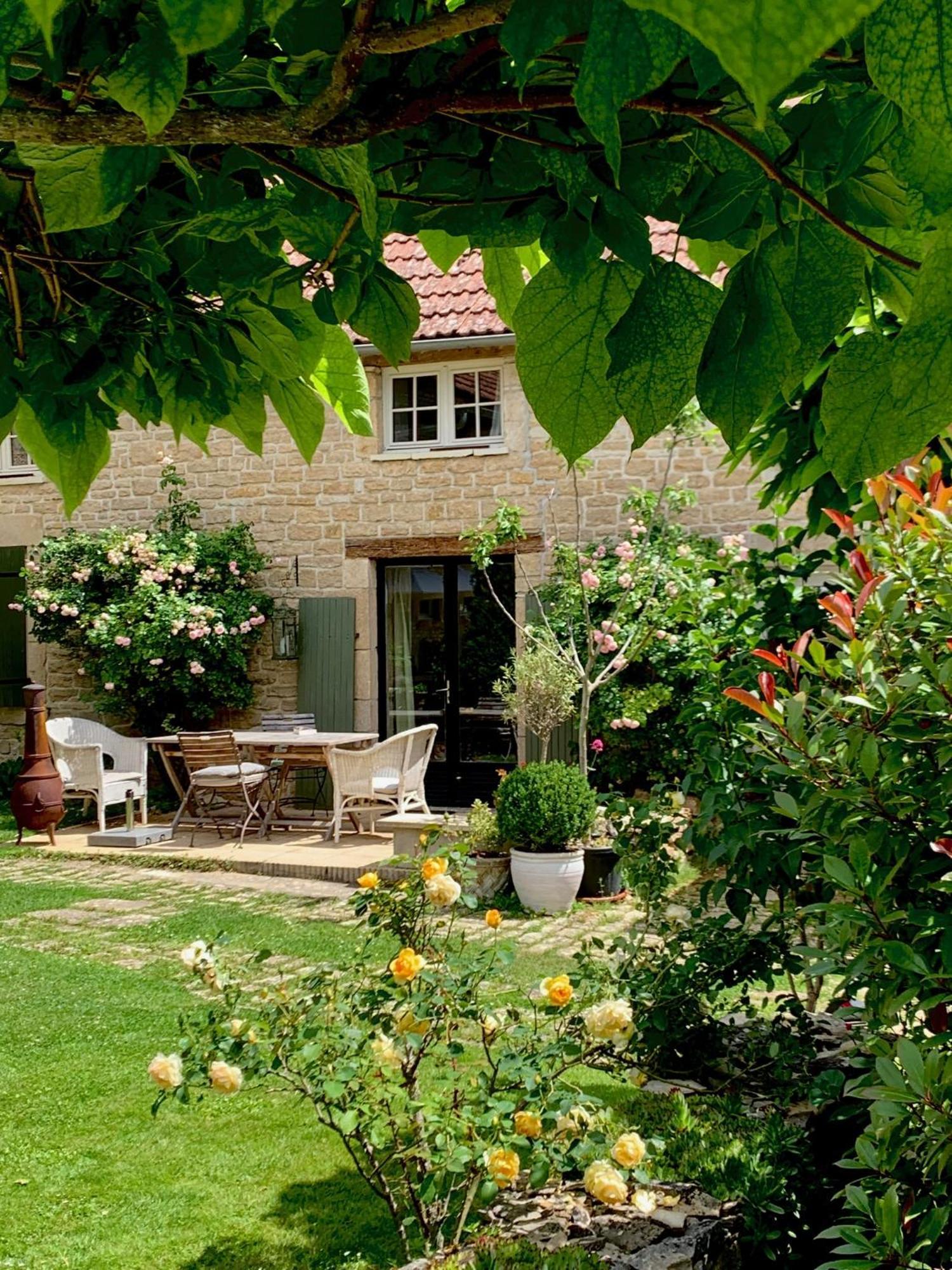 La Cour Des Delices Acomodação com café da manhã Gigny  Exterior foto